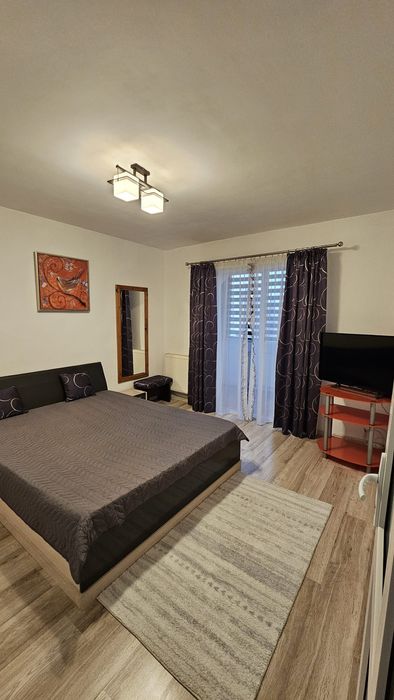 Inchiriez apartament 2 camere cu parcare