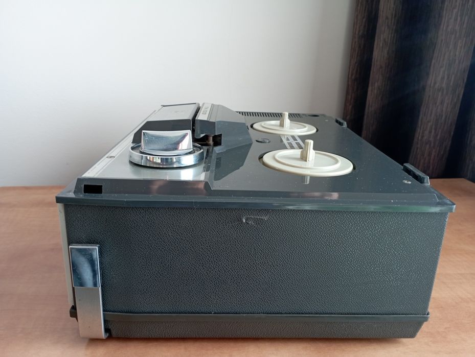 Vând magnetofon Grunding