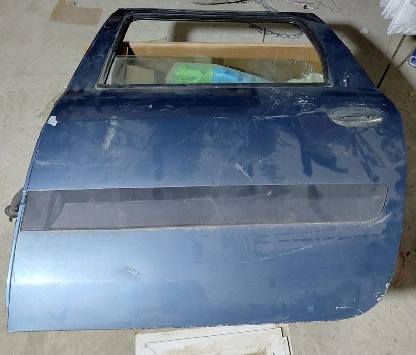 Ларгус задняя левая дверь