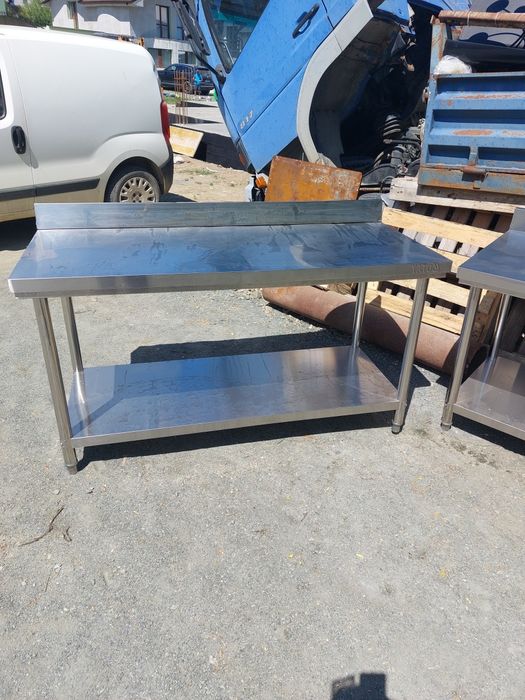 Vând doua mese de inox