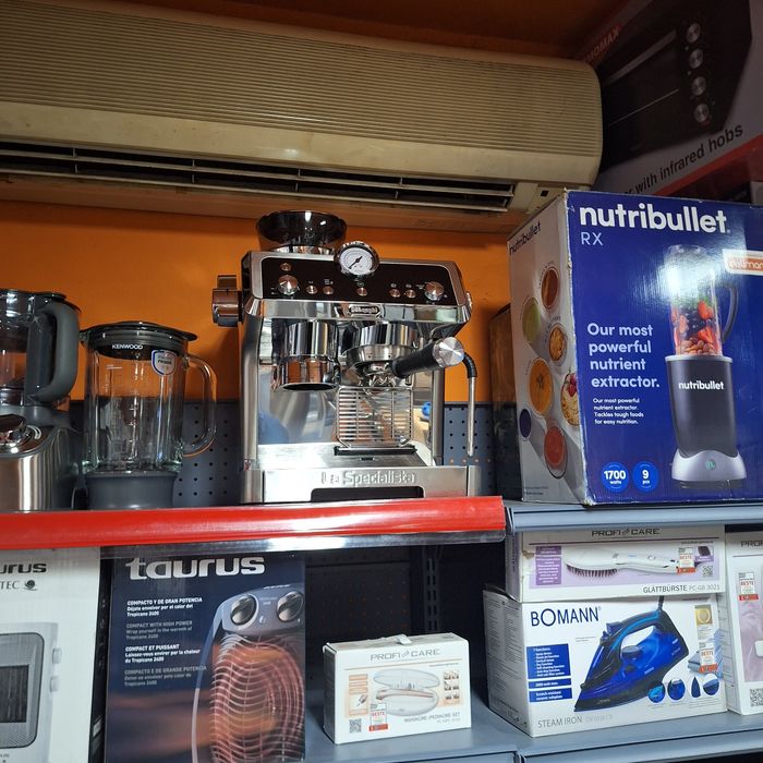 Кафе машина Делонги La Specialista  нова мострена бройка