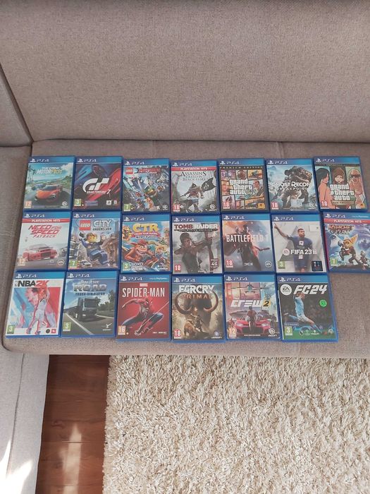 Vand PS4 PRO foarte putin folosit