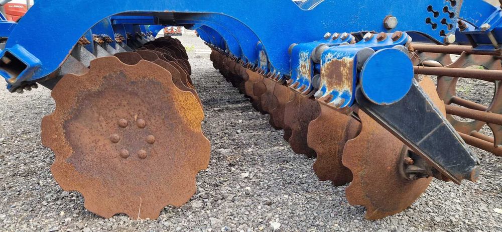 Disc agricol polonez 5 metri semitractat, rabatabil hidraulic, cu tăvălug