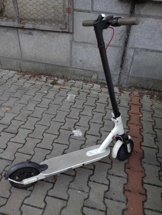 Vând trotineta Xiaomi M365