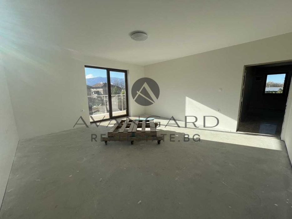 оф.24684 Самостоятелна двуетажна къща с акт 16 в Крумово