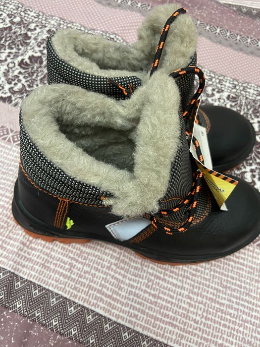 Продаются ботинки