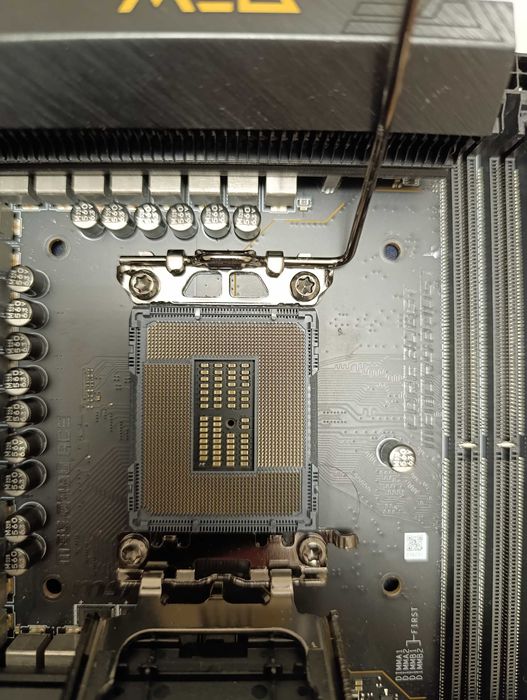 Продам топовую материнскую плату MSI MEG Z790 ACE. Сокет LGA 1700.