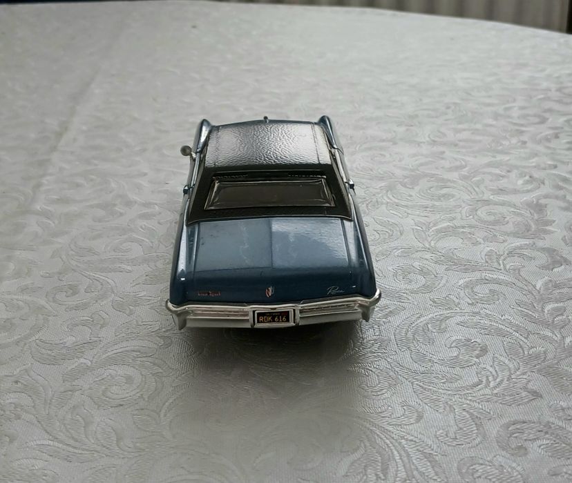 Количка Buick Riviera