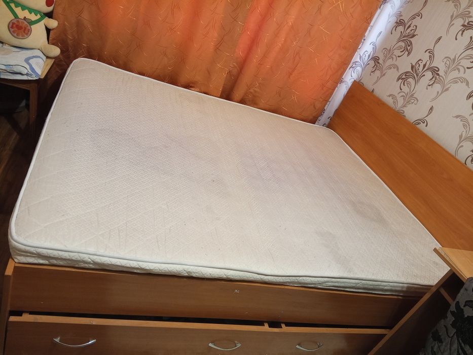 Продам двухспальную кровать