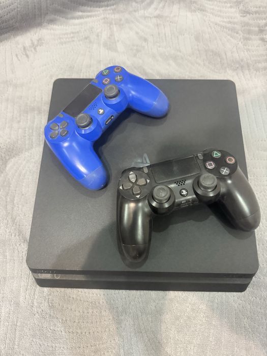 Playstation 4 slim