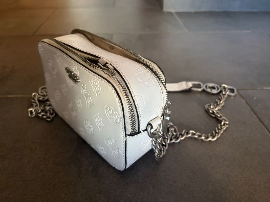 чанта на guess, бяла