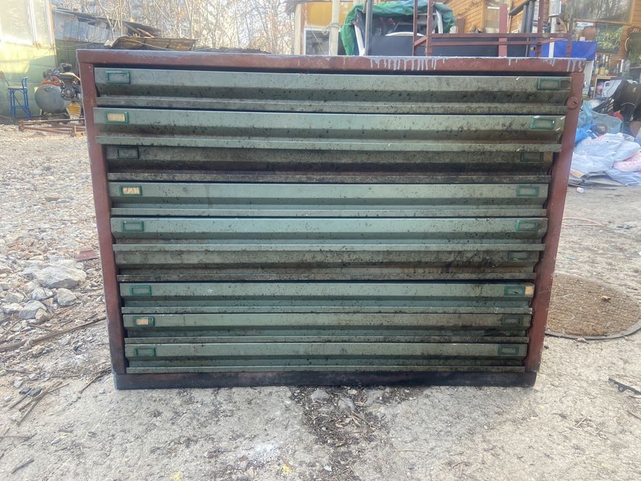 Шкаф за чертежи и / или инструменти