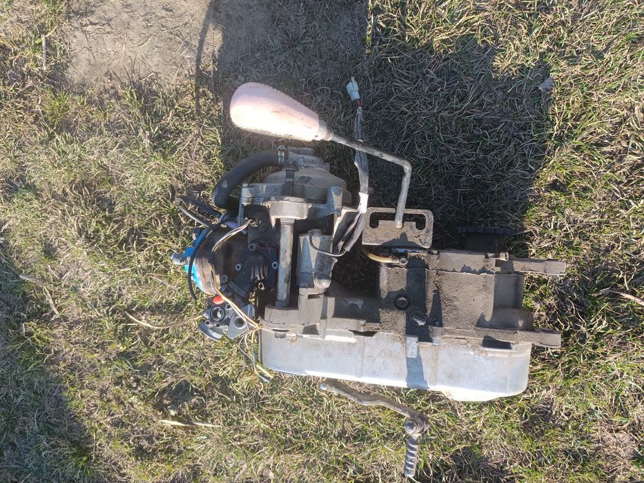 Vând motor Aprilia Am6