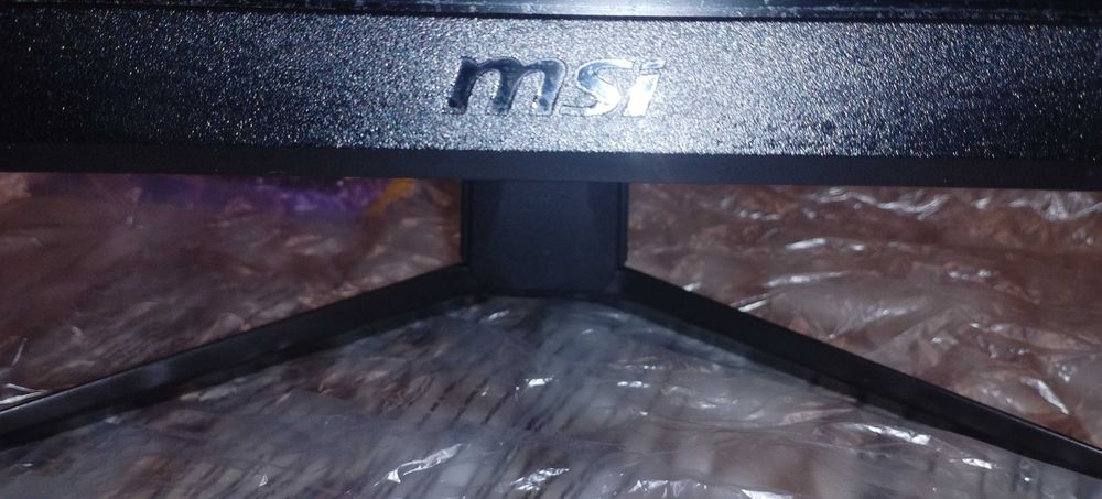 Продавам/бартер отличен гейминг монитор MSI OPTIX G27C5-165hz