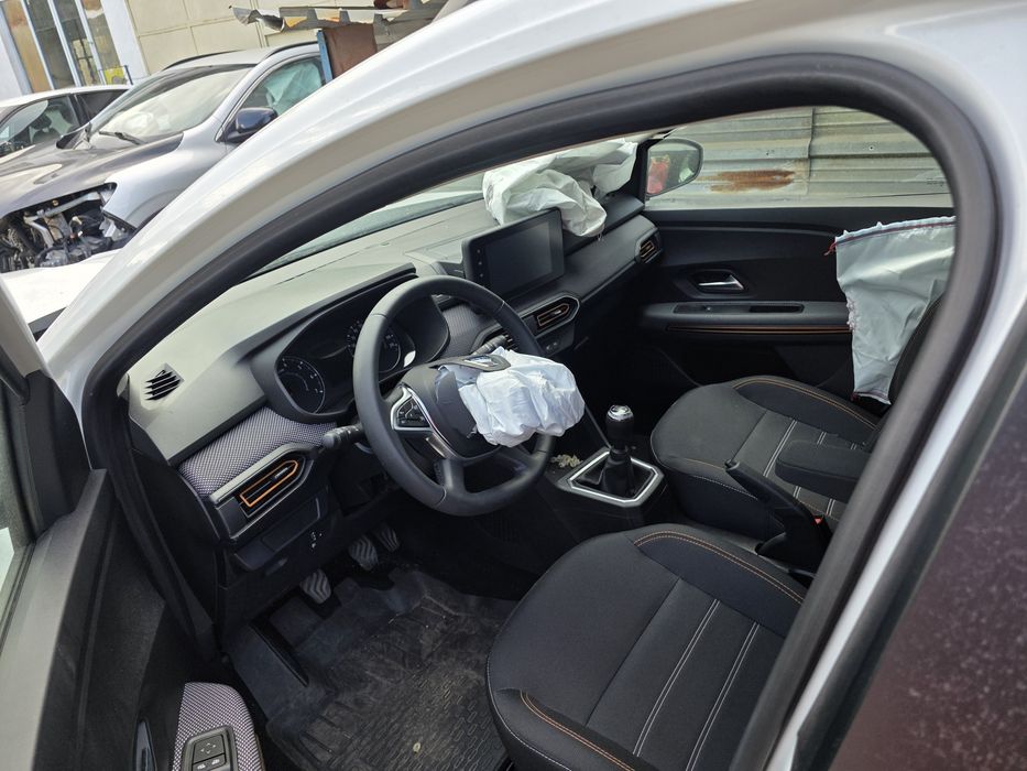 Dacia Sandero stepway 2022 1.0 На части