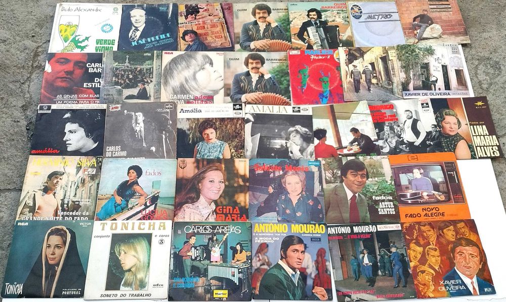 Лот, състоящ се от 112 винилови плочи, EP и LP плочи.