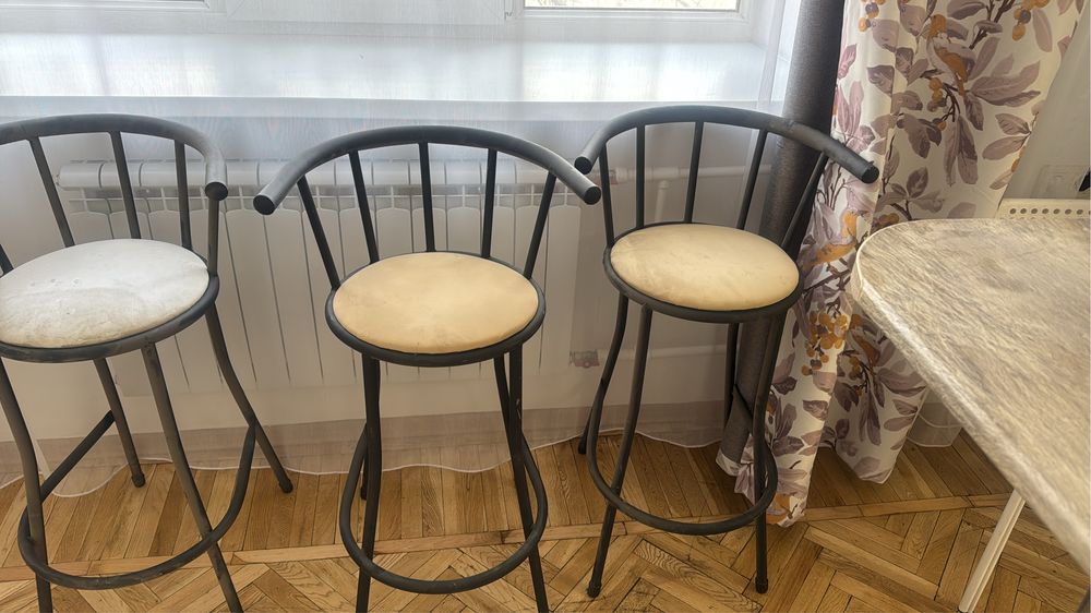 Продам Барные стулья и стол