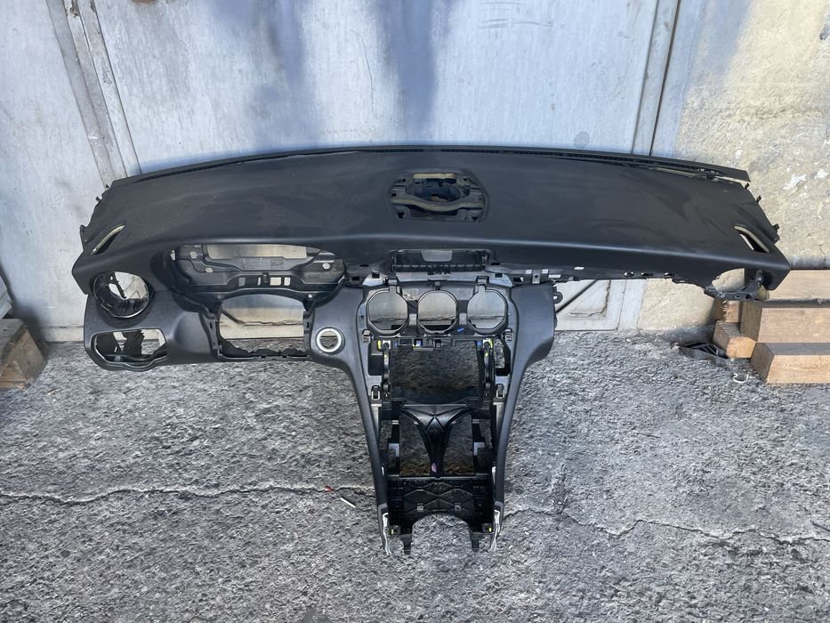 Мерцедес C w205 Арматурно табло