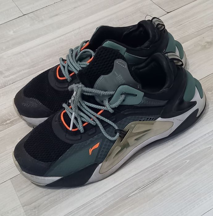 Кроссовки муж. Lining 40 размер