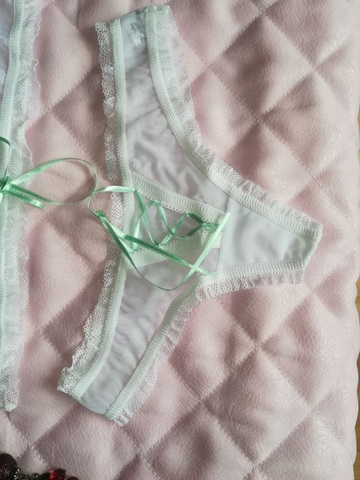 Ново боди или дамски комплект - боди с прашки