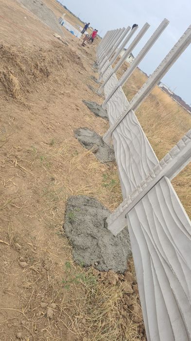 Garduri din beton comprimat Montaj profesional stalpi placi gard