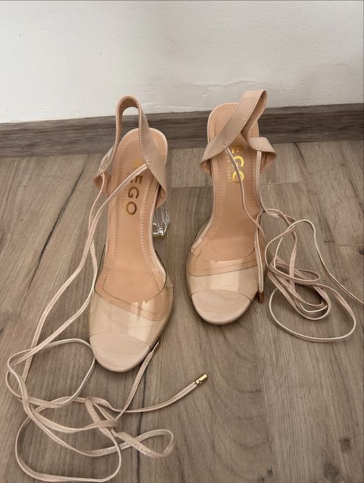 Sandale, marimea 38