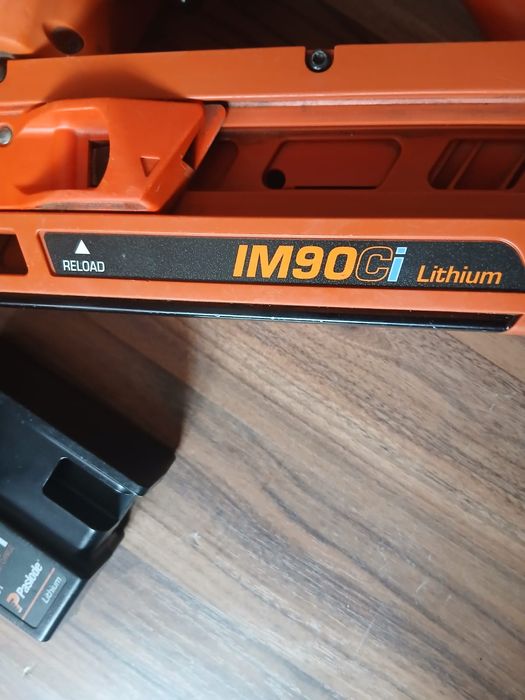 Pistol de bătut cuie în lemn Paslode IM 90CI
