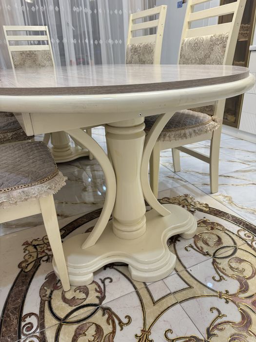 Стол со стульями