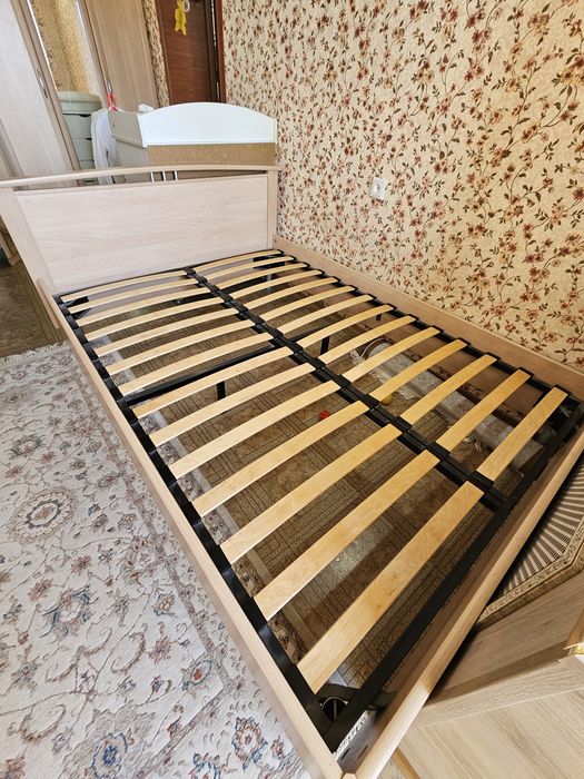 Продам кровать полуторку