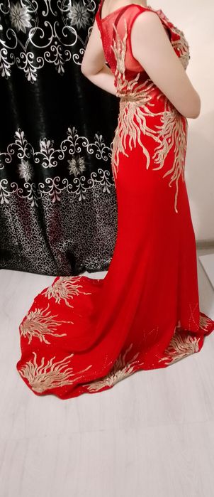 Vând rochie purtată doar o singură dată