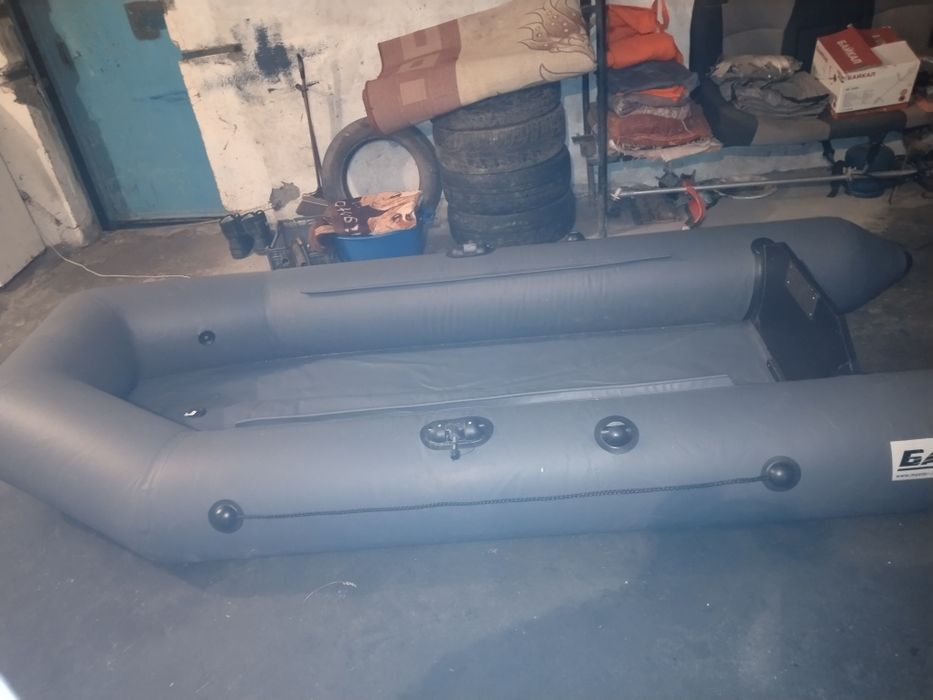 Лодка почти новая