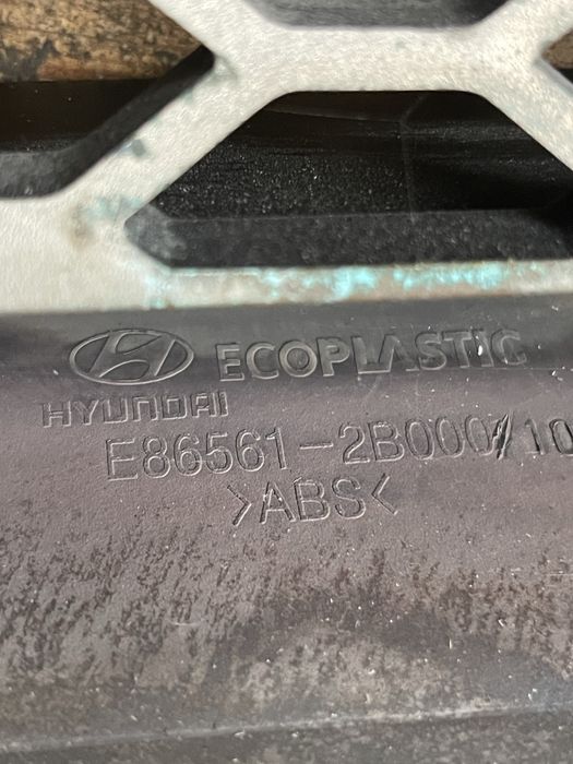 Grila centrala bara fata Hyundai SantaFe II