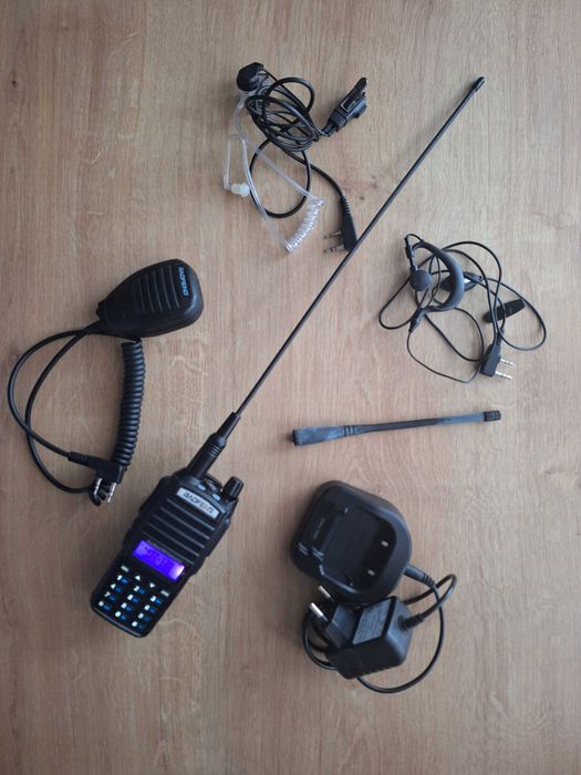 Set statie radio portabila Baofeng UV-82