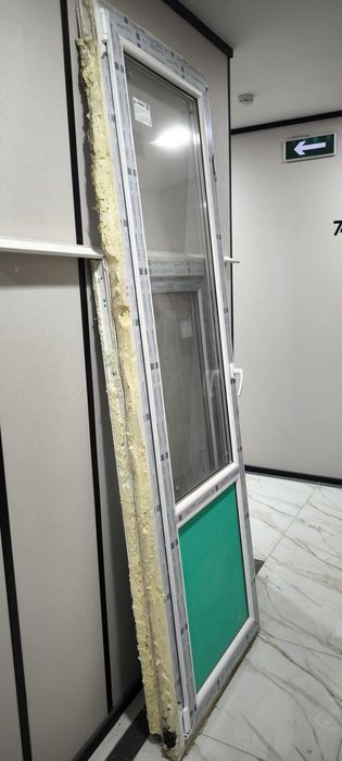 Пластиковые балкон и окно