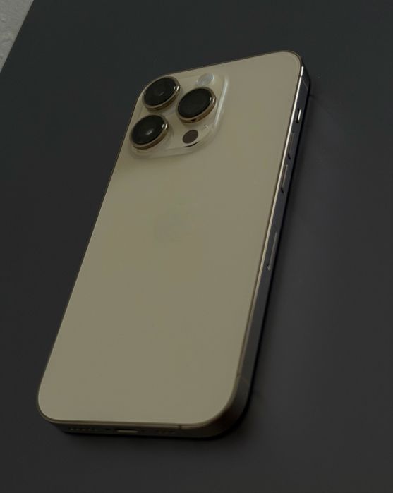 Продам Айфон 14 про