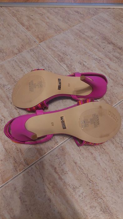 Чисто нови обувки GUESS 40номер