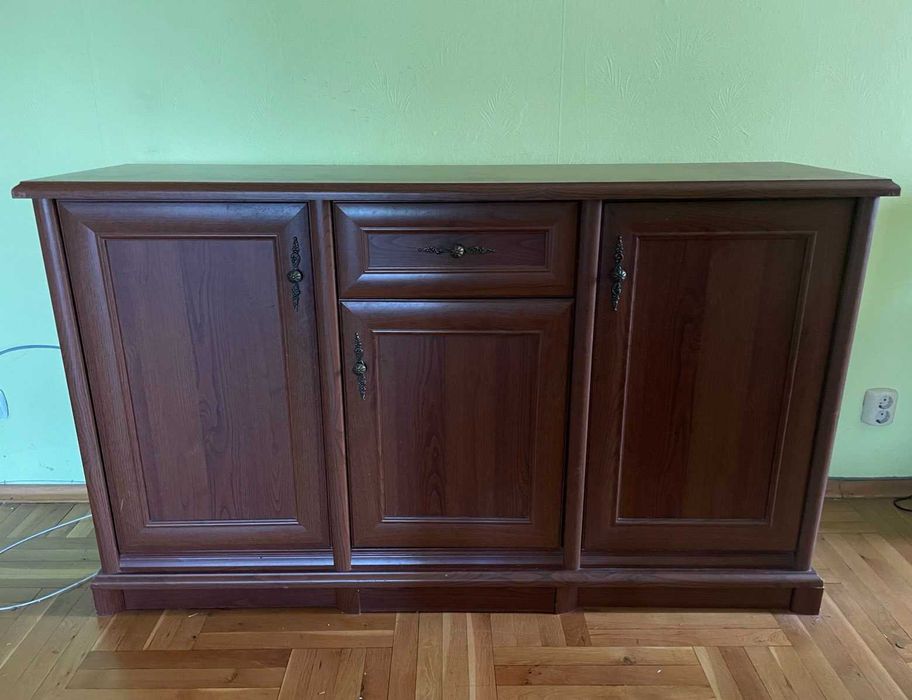 Класически бюфет КЕНТ