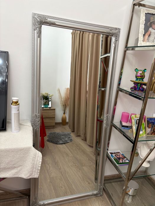 Oglinda decorativă rama argintie