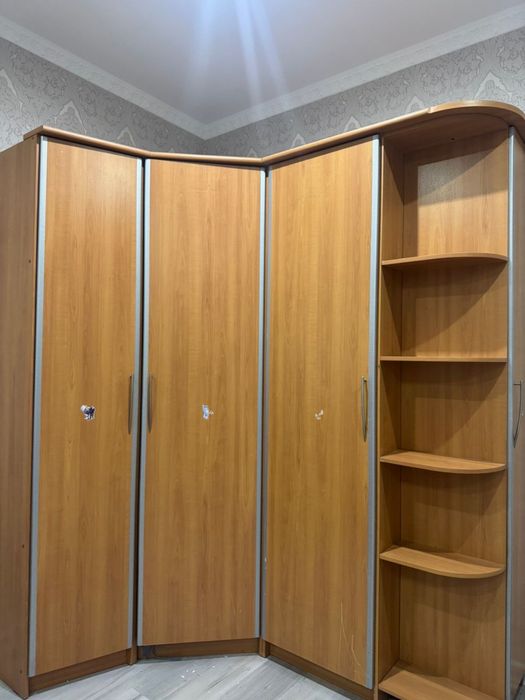 Продам большой уголовой шкаф