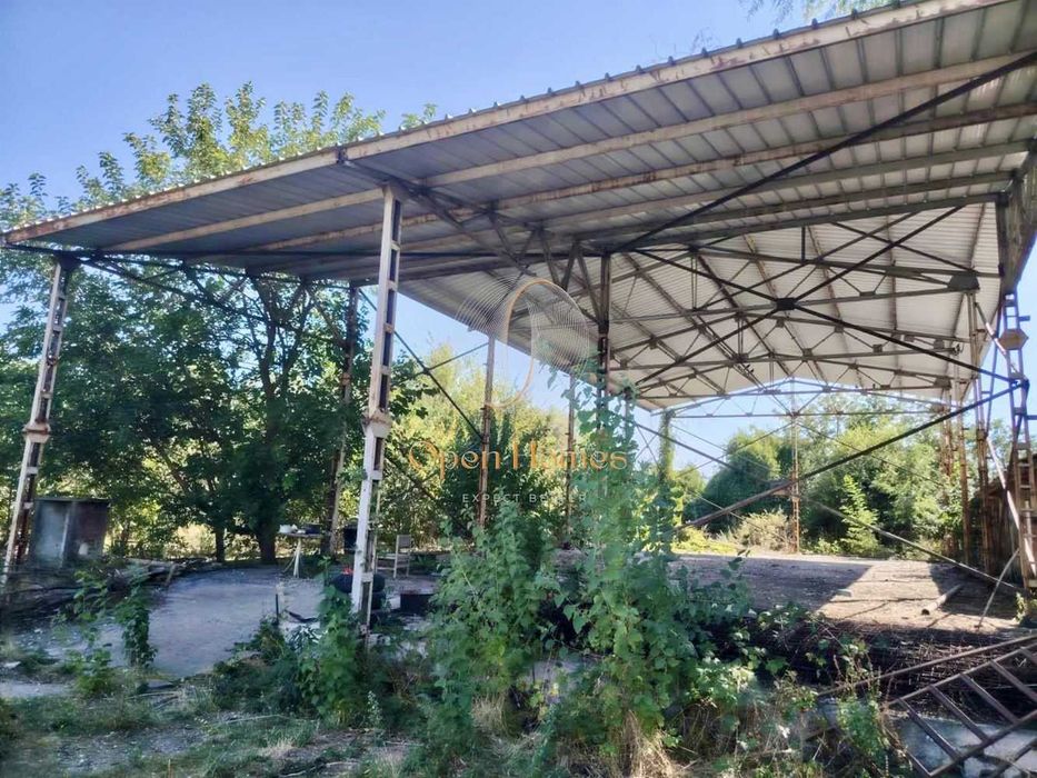 Бунгала, метална конструкция и 6дка УПИ в Златовръх