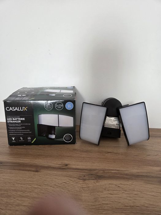 Set de 4 Proiector led pe baterii cu senzori