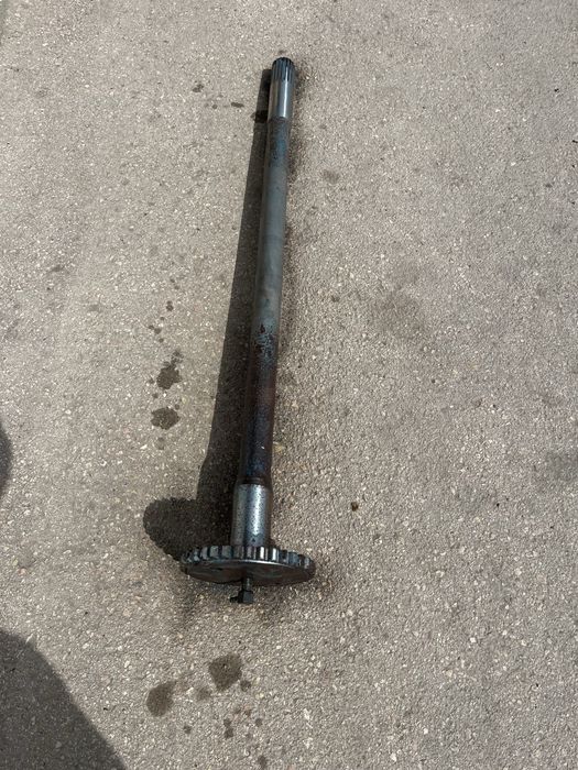 продавам полуоска за урал