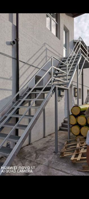 Scari zincate pe comanda