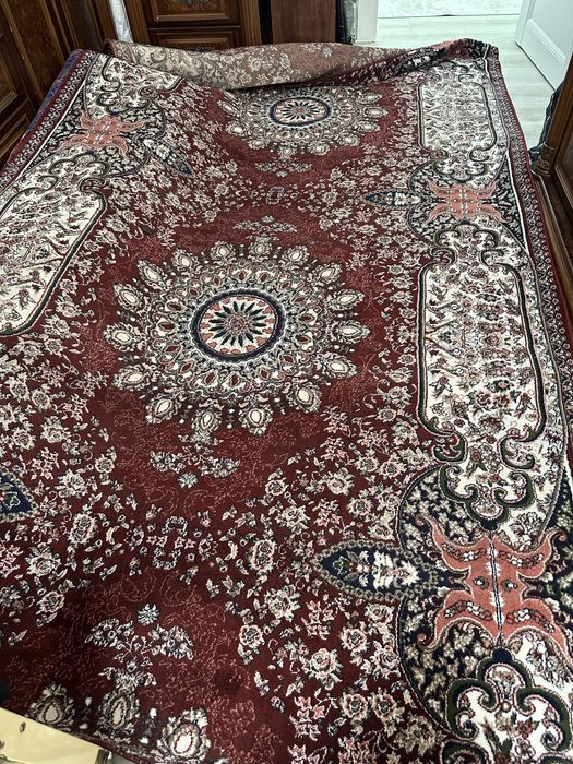 Gilam sotiladi 3.5x2 holati zor