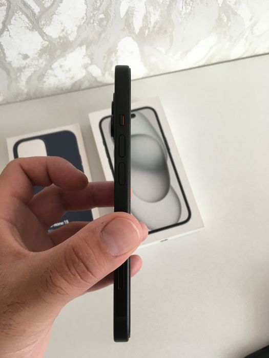 Продам iphone 15 128 gb.