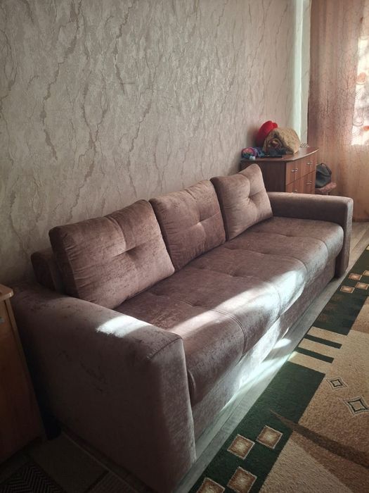 Продам диван в идеальном состоянии( новый)