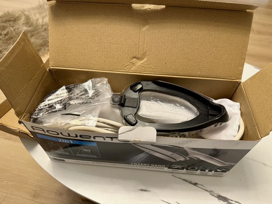 Fier de calcat vertical Rowenta Tweeny Nano DV9000D1