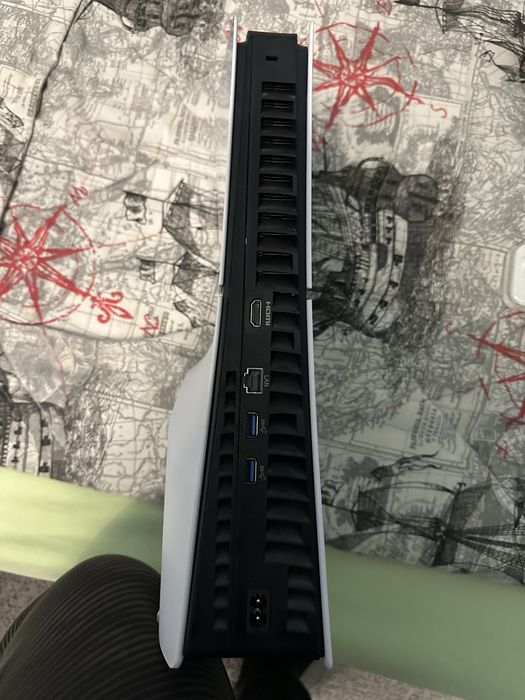 Продавам PS 5 в перфектно състояние