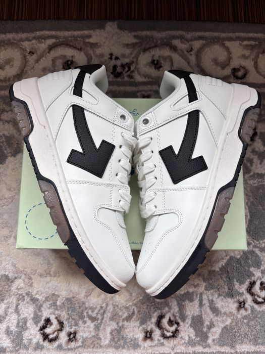 Off White Out of Office, marimea 42, ideali pentru un cadou special