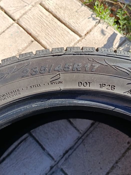 Зимние шины 235/45/17